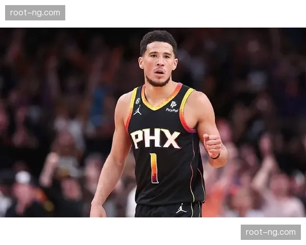 布克承担太阳进攻重任 抢断反击成主要得分手段 布克承担太阳进攻重任 抢断反击成主要得分手段