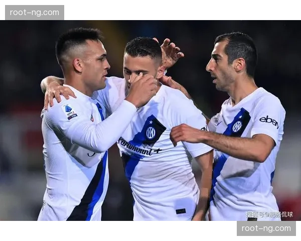 蓉城索罗金中卫评分7.3分 防守硬度与出球能力需提升